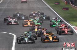 极速赛车世界-F1中国大奖赛冲刺赛：维斯塔潘夺冠 周冠宇排名第九