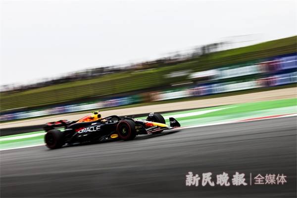 维斯塔潘:F1中国大奖赛冲刺赛：维斯塔潘夺冠维斯塔潘，周冠宇获第九