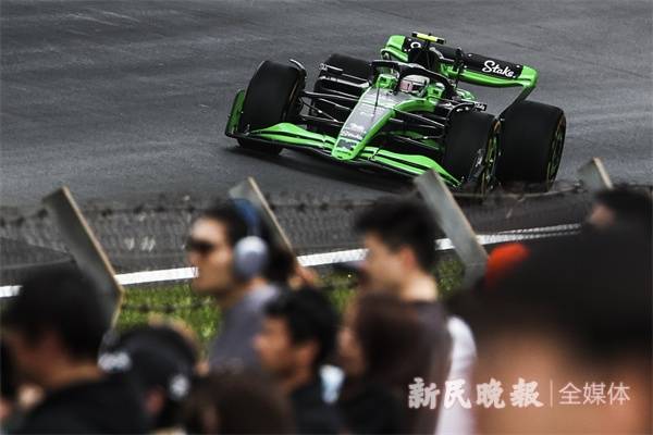 维斯塔潘:F1中国大奖赛冲刺赛：维斯塔潘夺冠维斯塔潘，周冠宇获第九